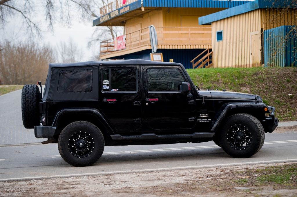 Jeep Wrangler Unlimited Sahara JK 3,8 soft top 2008 dodatki zamiana