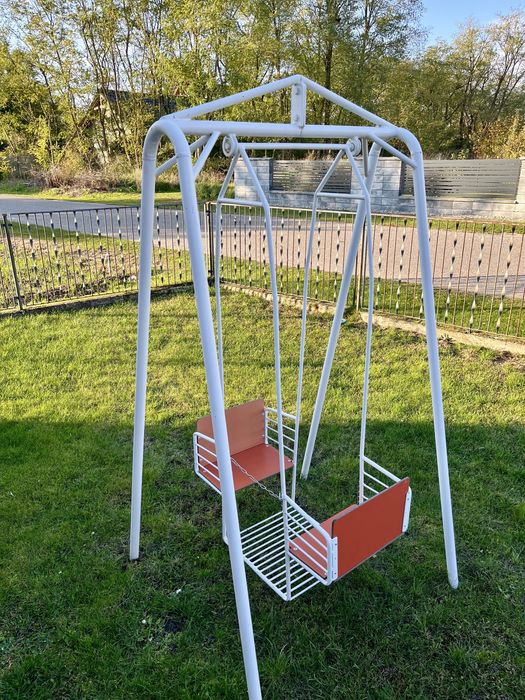 Plac zabaw, zjeżdżalnia, huśtawka