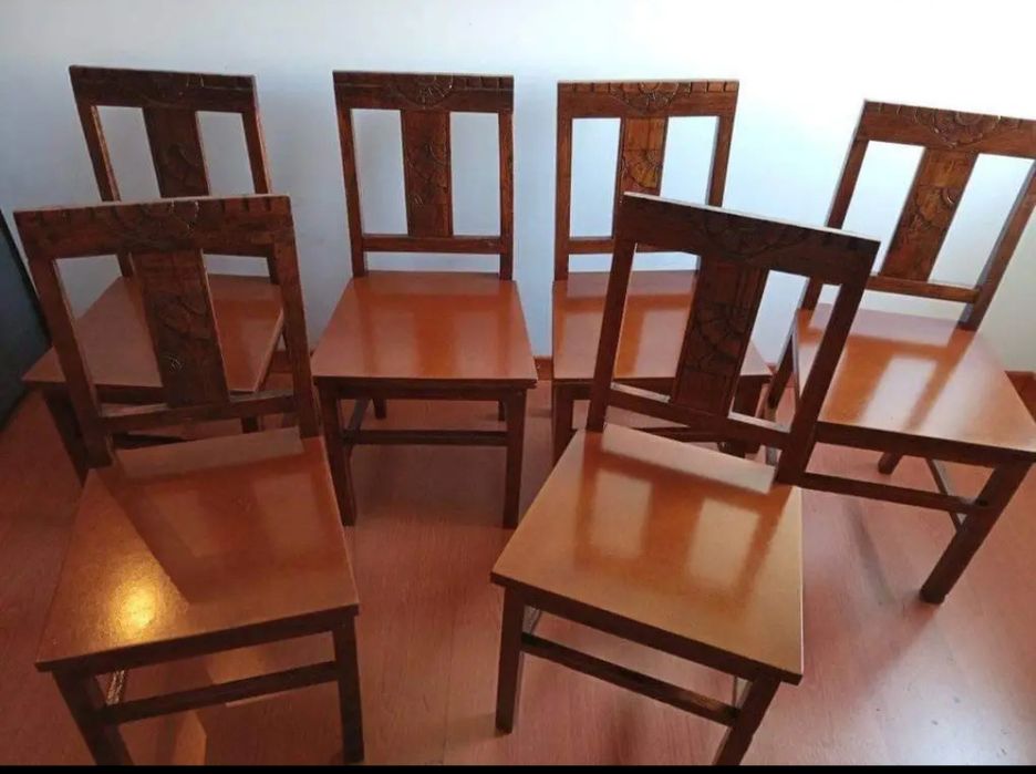 Cadeiras em madeira restauradas