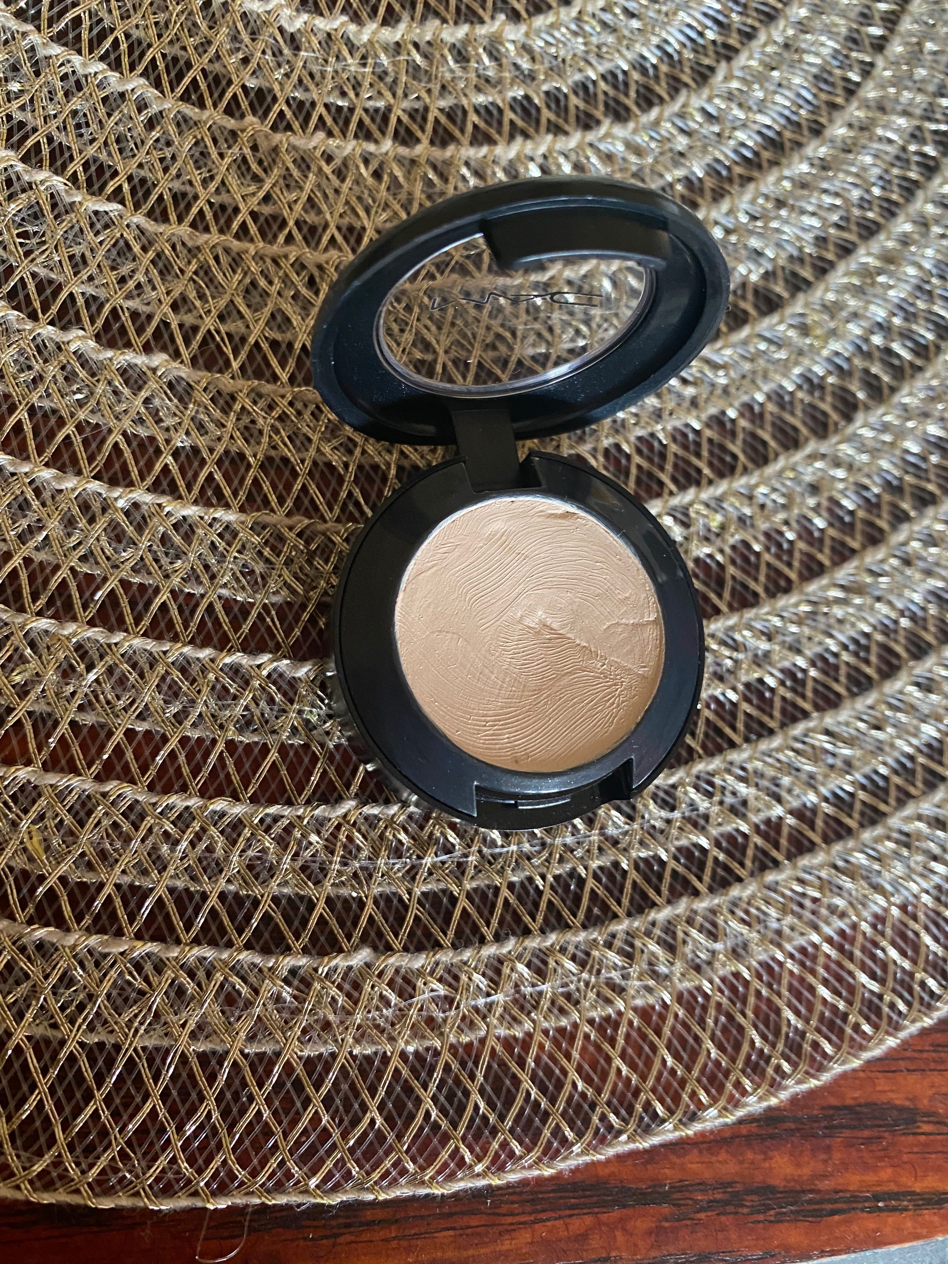 Mac cosmetics studio finish concealer