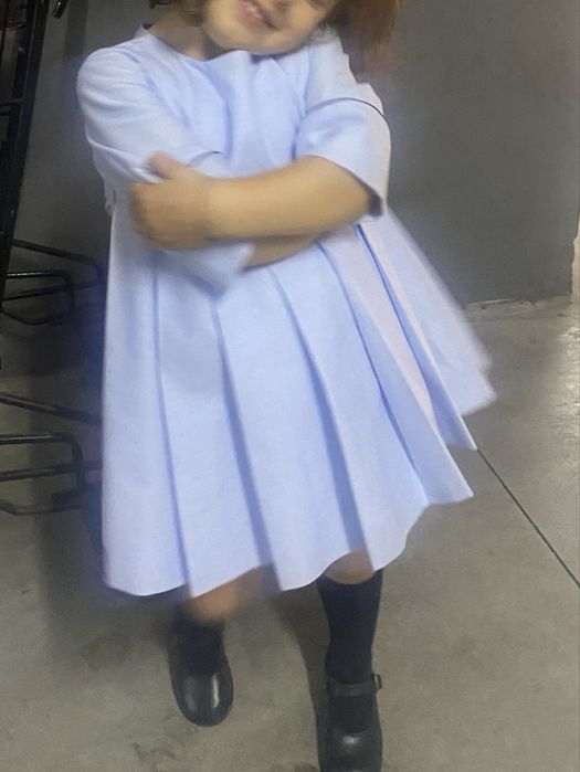 Vestido clássico azul bebé com vivos azul marinho, 3 anos.