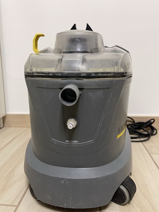 Миючий пилосос, хімчистка Karcher puzzi 8/1C