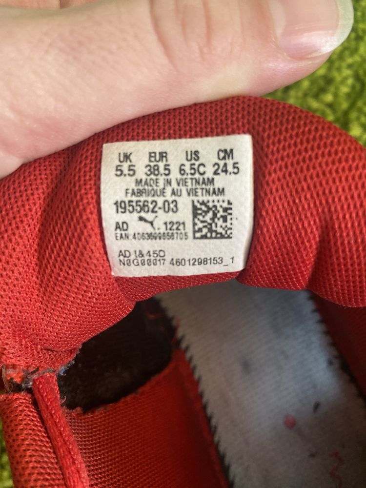 Кросівки puma 38,5 червоні