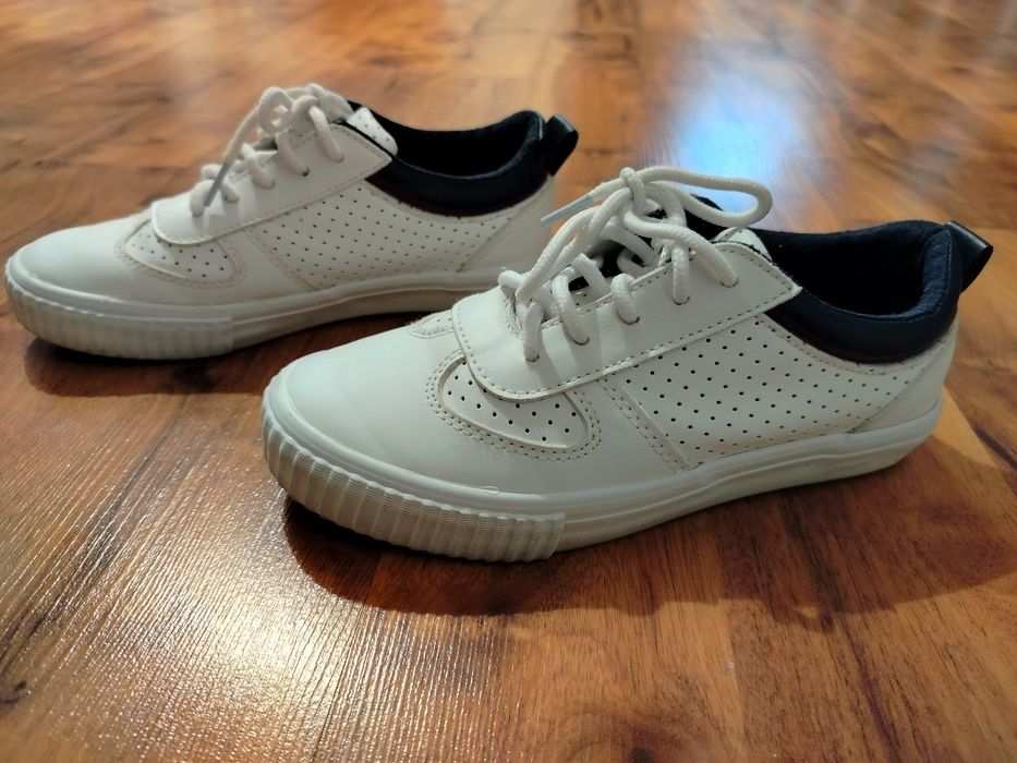 Buty chłopięce 32 białe półbuty