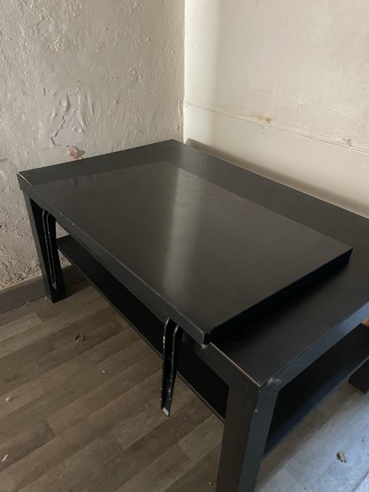 Mesa preta de centro