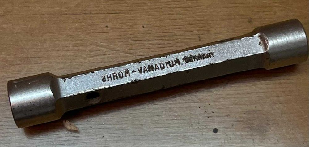 Chaves de Tubos Antigas Diferentes Tamanhos