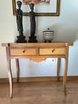 Mesa de jogos c/ embutidos na madeira com 2 gavetas