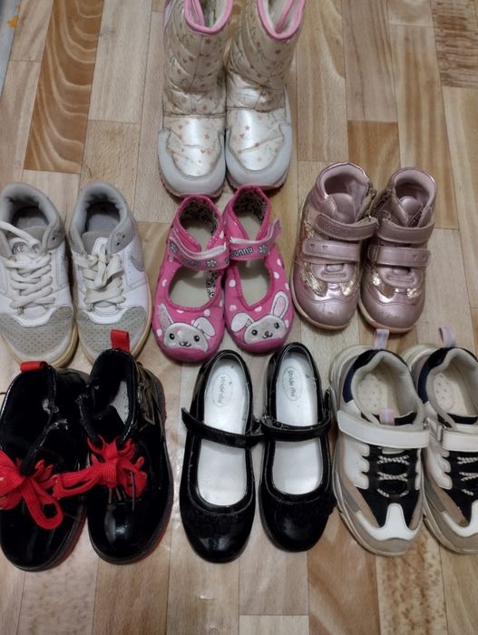 Взуття для дівчинки, ботінки, сапожки зимові, кросівки.