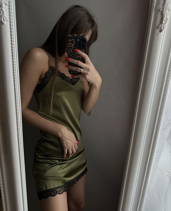 Красива нічна сорочка з мереживом розмір XS-S