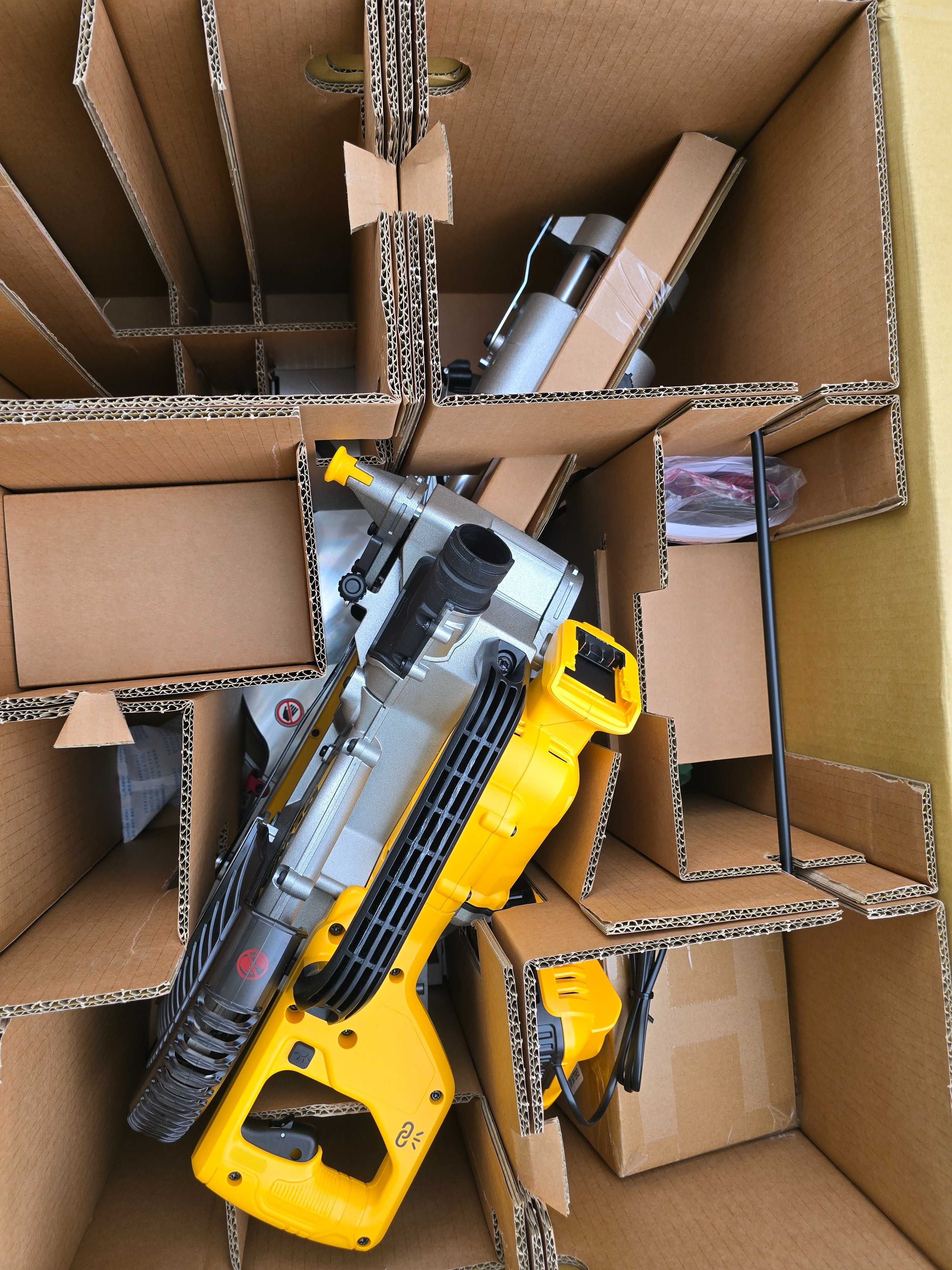 Ukośnica akumulatorowa DeWALT 305mm 2x8.0Ah 18V DCS782XW2 Nowość