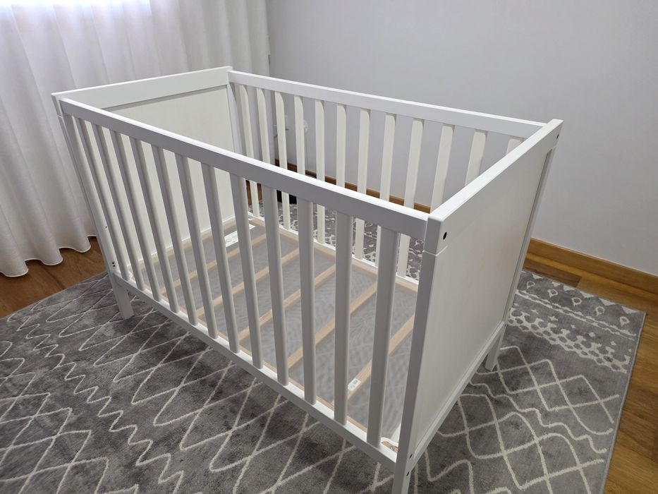 Berço Sundvik com colchão Jattetrott Ikea em Excelente estado