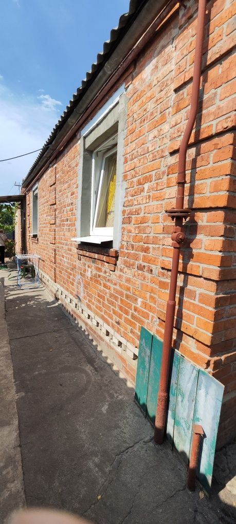 Продам пол дома с удобствами и гараж на Восточном