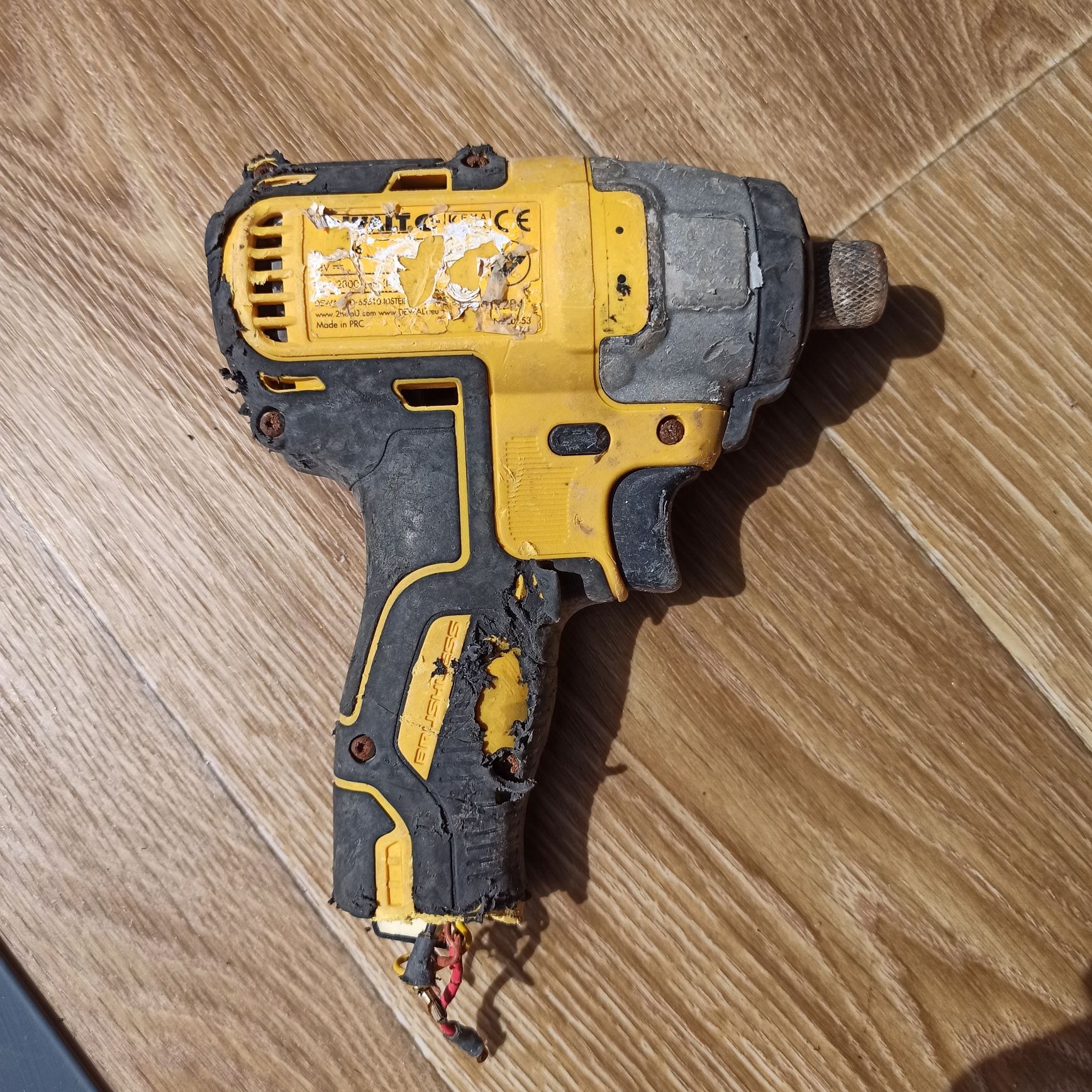Zakrętarka udarowa DeWALT DCF886 DCF886N 18V Bezszczotkowa Uszkodzona