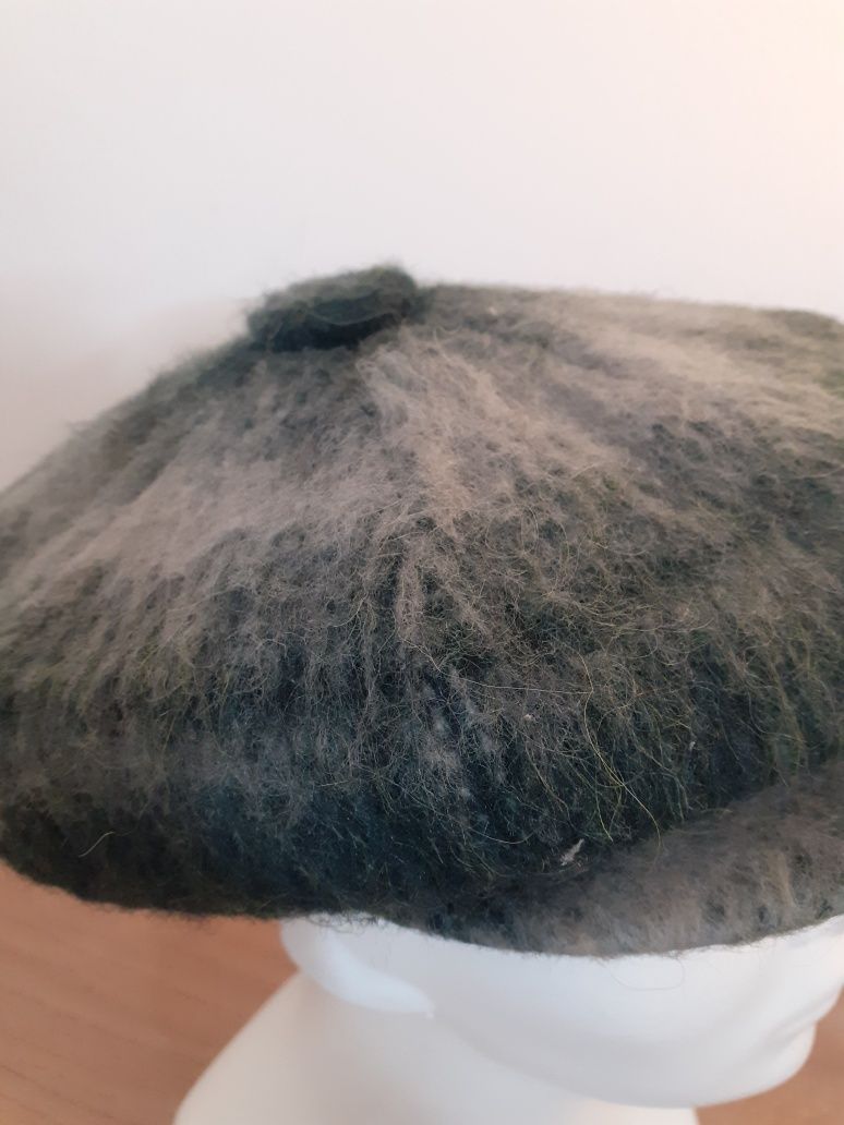 Beret z daszkiem i guzikiem zielony rozm 54