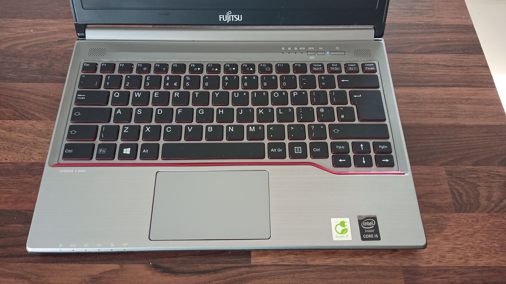 Laptop Fujitsu E734 Intel i5 4gb ram SSD