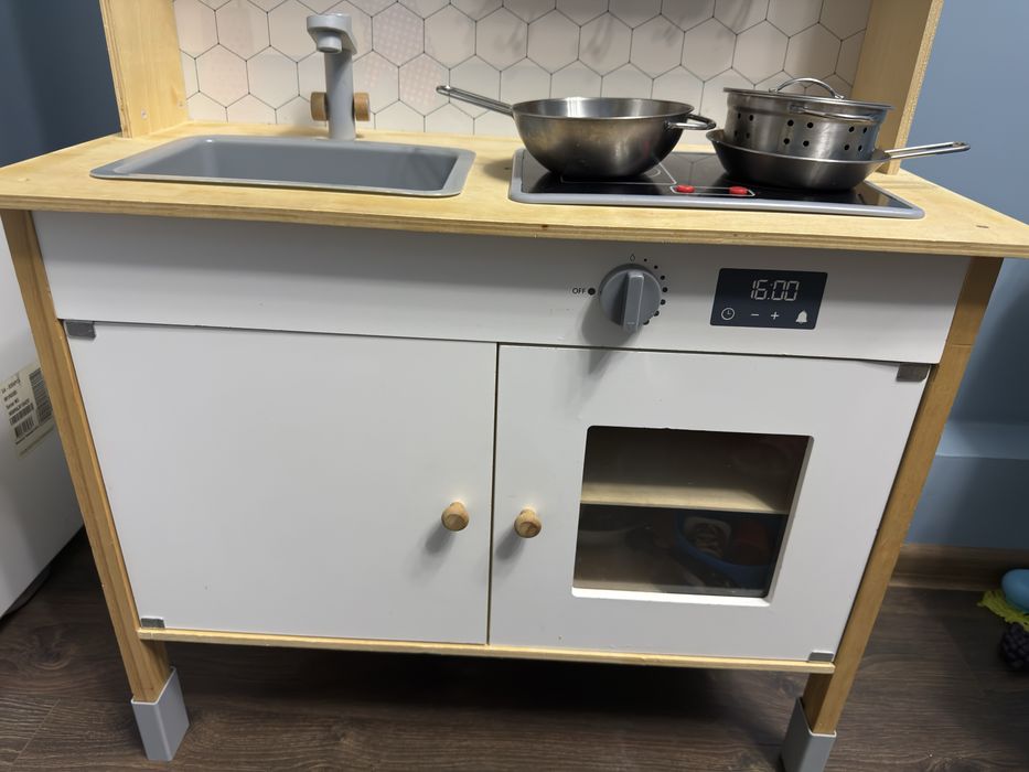 Кухня IKEA дитяча деревʼяна з посудом