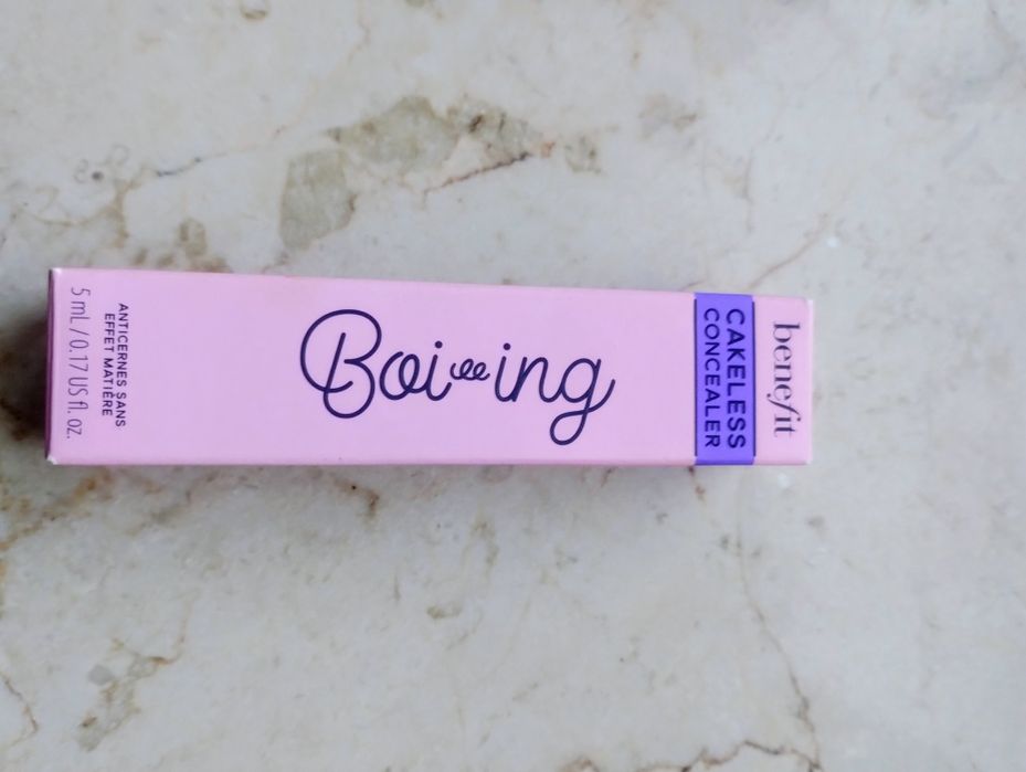 Korektor pod oczy i do twarzy marki Benefit