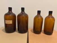 Conjunto recipientes antigos de laboratório