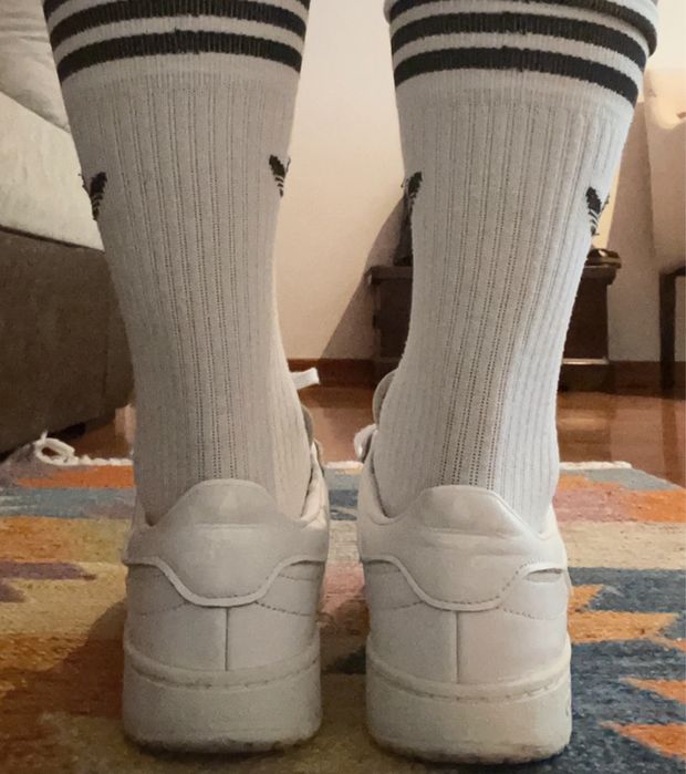 Sapatilha Adidas em pele