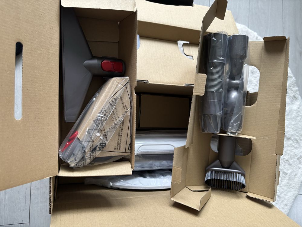 Nowy stojak, wieszak, stacja ładująca do odkurzacza Dyson V10 z pełnym