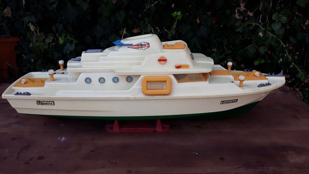 Barco brinquedo vintage Medidas  C 64 x A 19 X L 16 cm