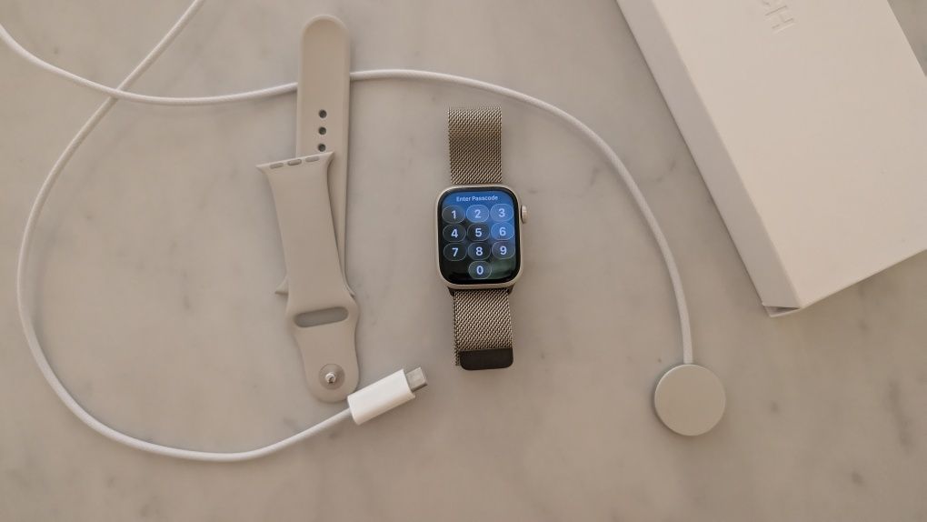 Apple Watch S9 41mm Cellular + bracelets