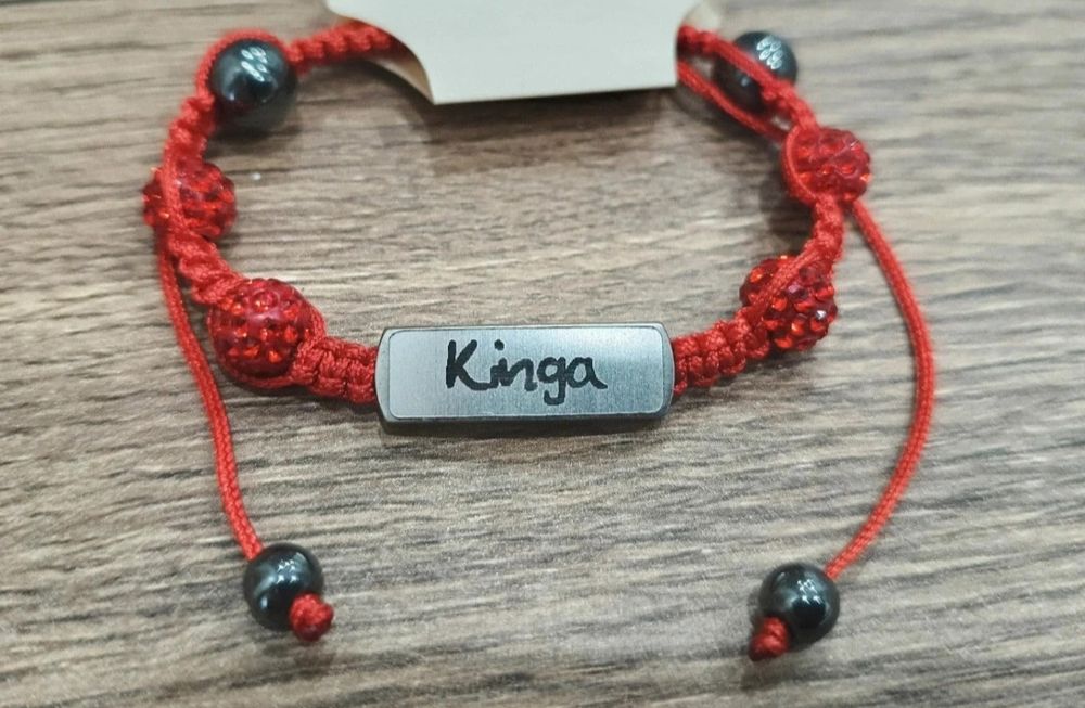 Czerwona dziecięca bransoletka z imieniem Kinga