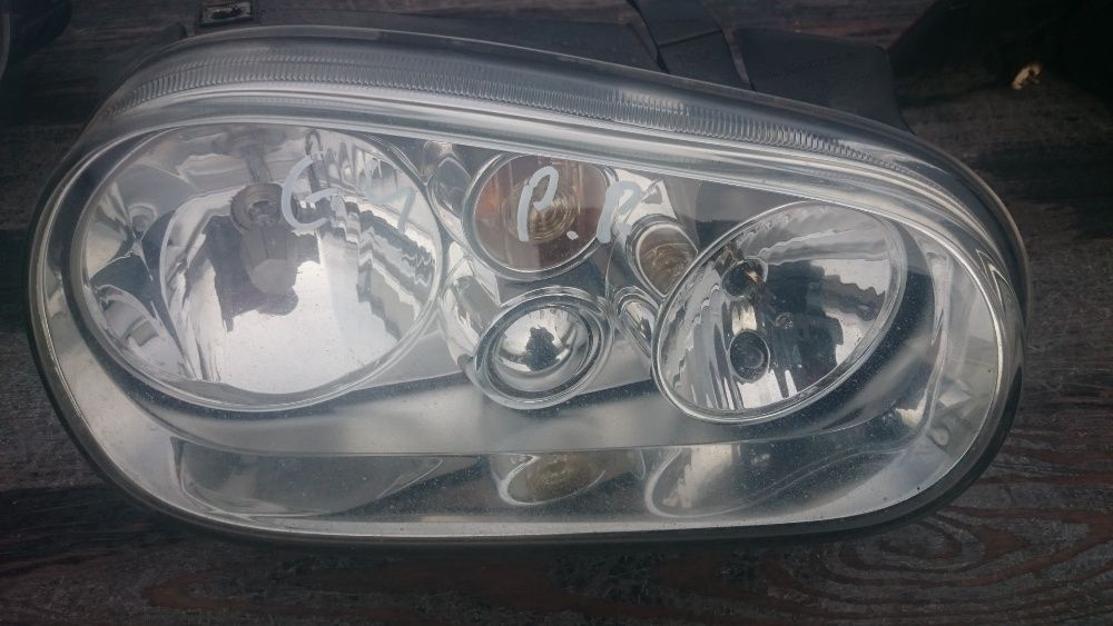 VW Golf 4 IV reflektor prawy przód Europa