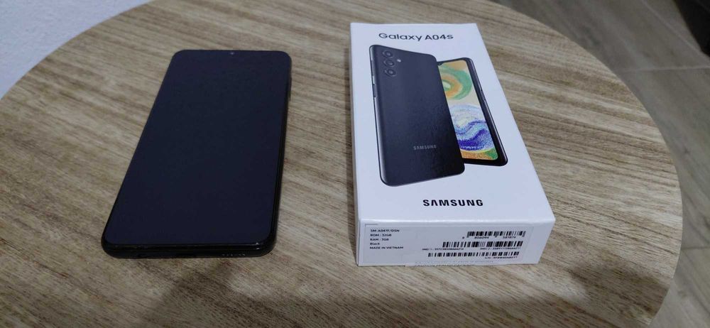 Samsung galaxy A04S na caixa