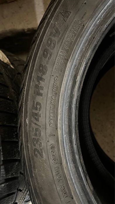 Пара зимової гуми 235/45/18 Kumho
