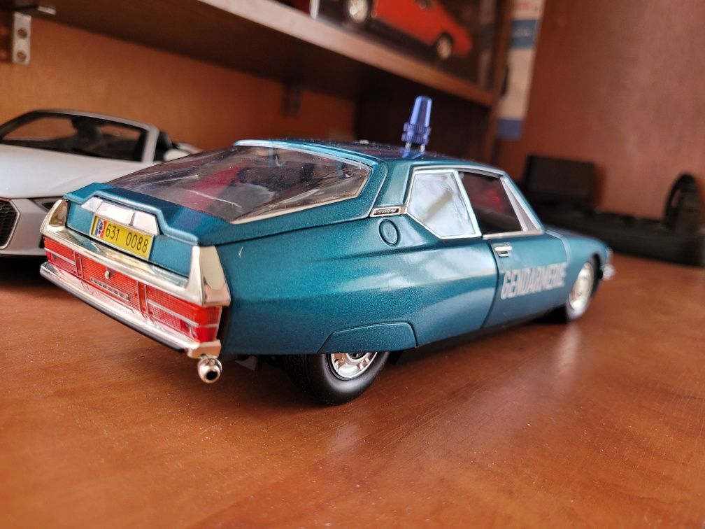 Model Citroën SM policja, skala 1/18, Norev