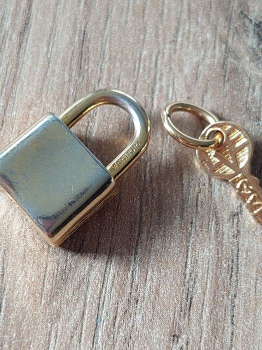 Charms, przywieszka Kłódka I kluczyk.  Pandora. Pandora. Apart