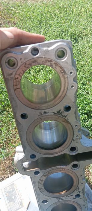 Циліндр з поршнями  сузуки бандит 600