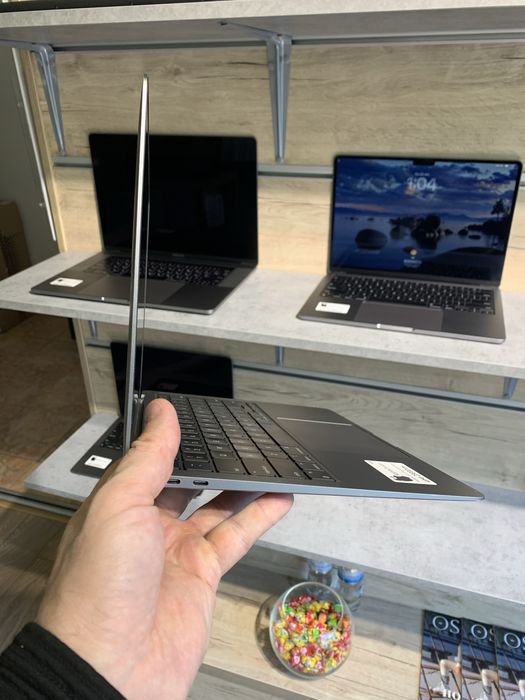 MacBook Air 256Gb, M1, аккумулятор 85% 250 циклов