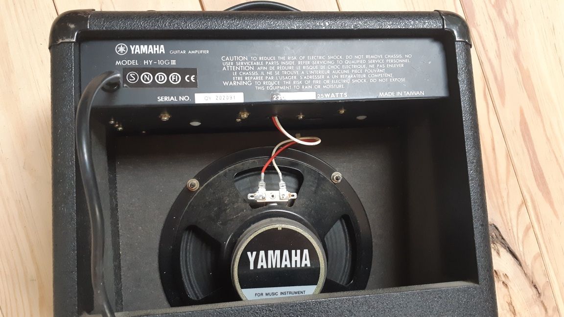 Amplificador Yamaha HY-10G III 25watts