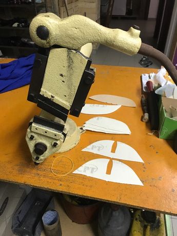 Máquina de corte de cartão e couro - manual