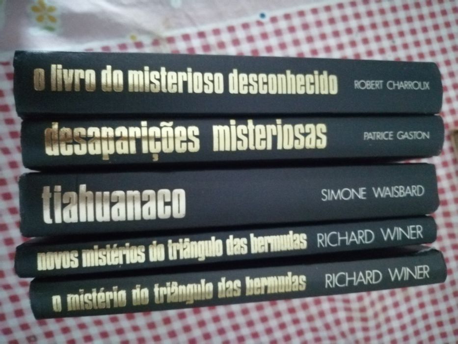 Cinco livros como novos