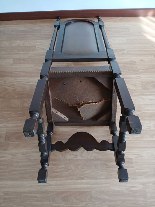 Par de Cadeiras de Sala Clássicas - Antigas