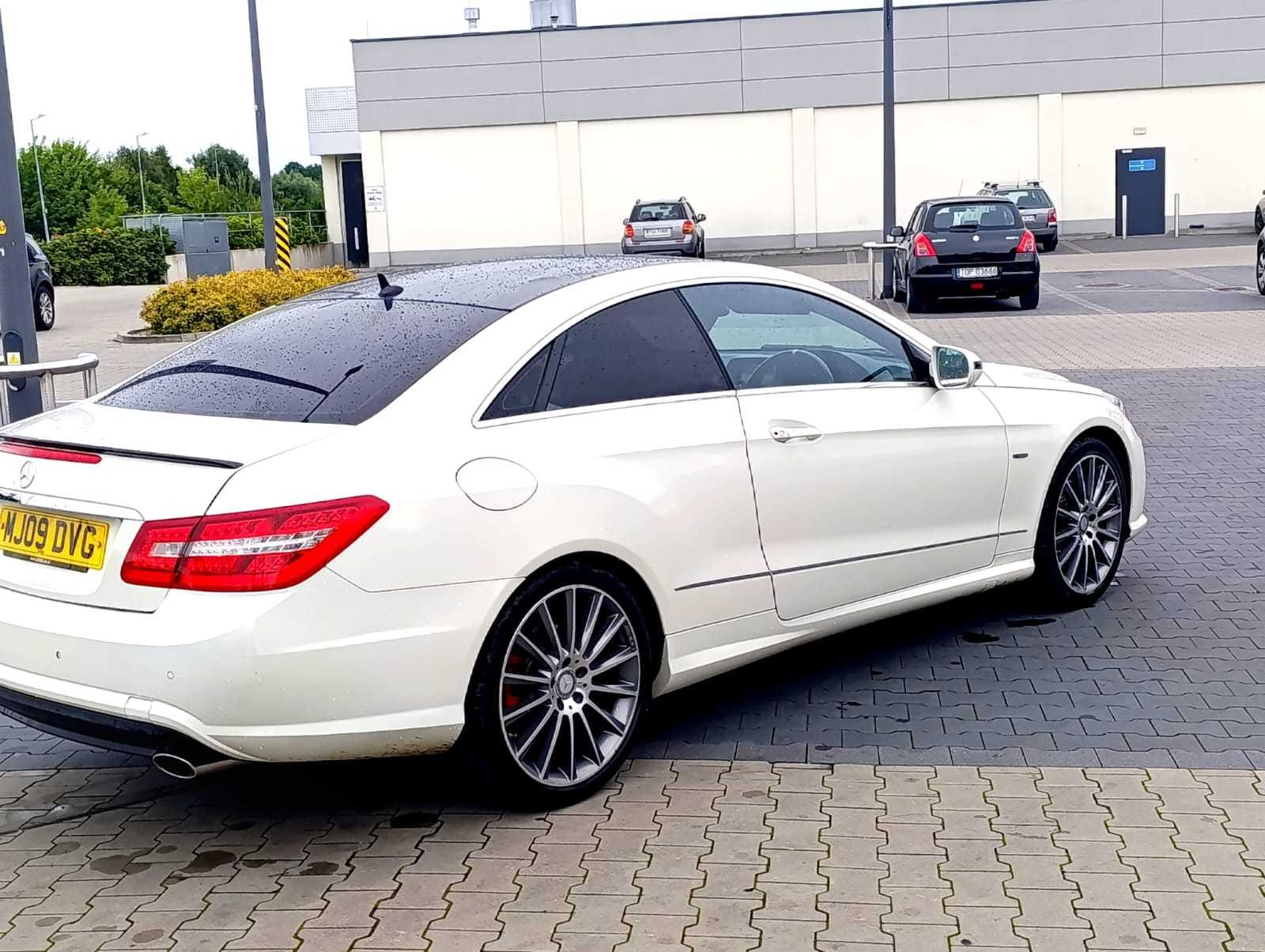 Anglik Mercedesa E w207 coupe AMG 350d 3.0 V6 231KM automat 2009r
