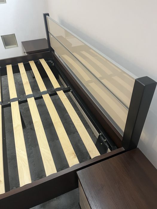 Lozko 160x200 ze stolikami nocnymi