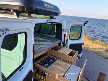Zabudowa Kamper Trafic 3 , Tour Box Escape Vans XL z materacem .