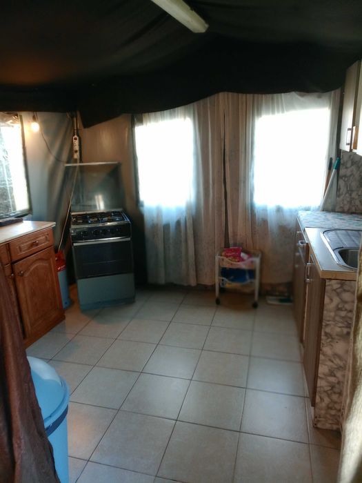 Caravan fixa com tenda