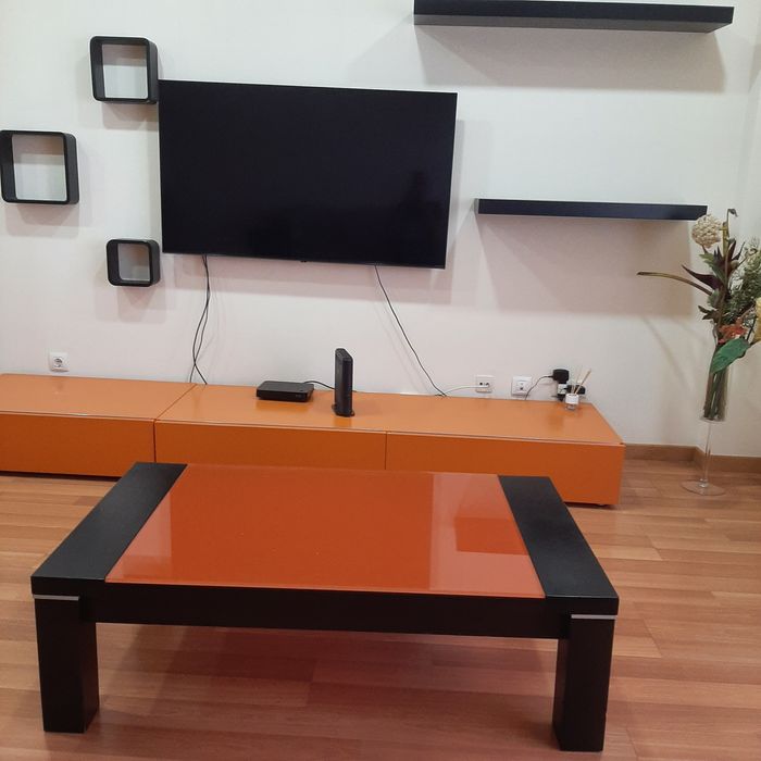 Mobília de sala ( movel TV com prateleiras)