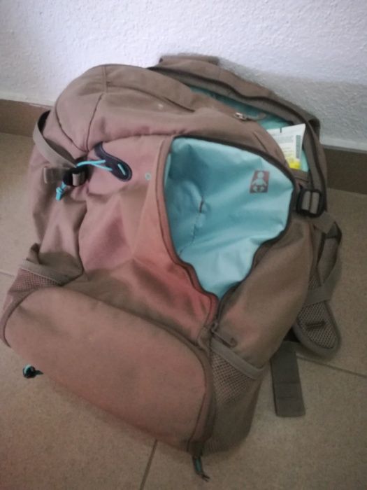 Mochila , mala ou saco para transporte de artigos de bébé da Quechua