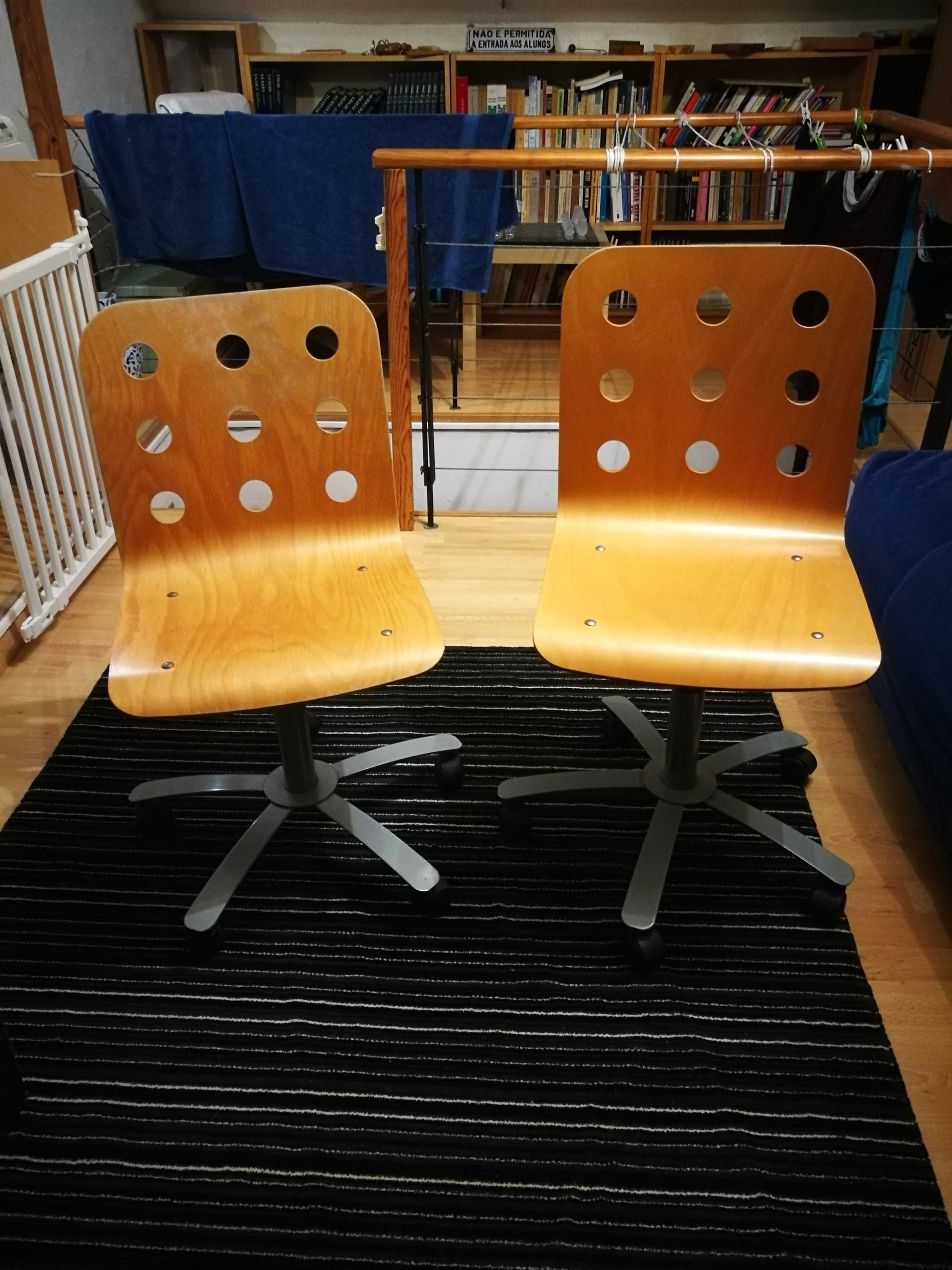 2 cadeiras em bom estado