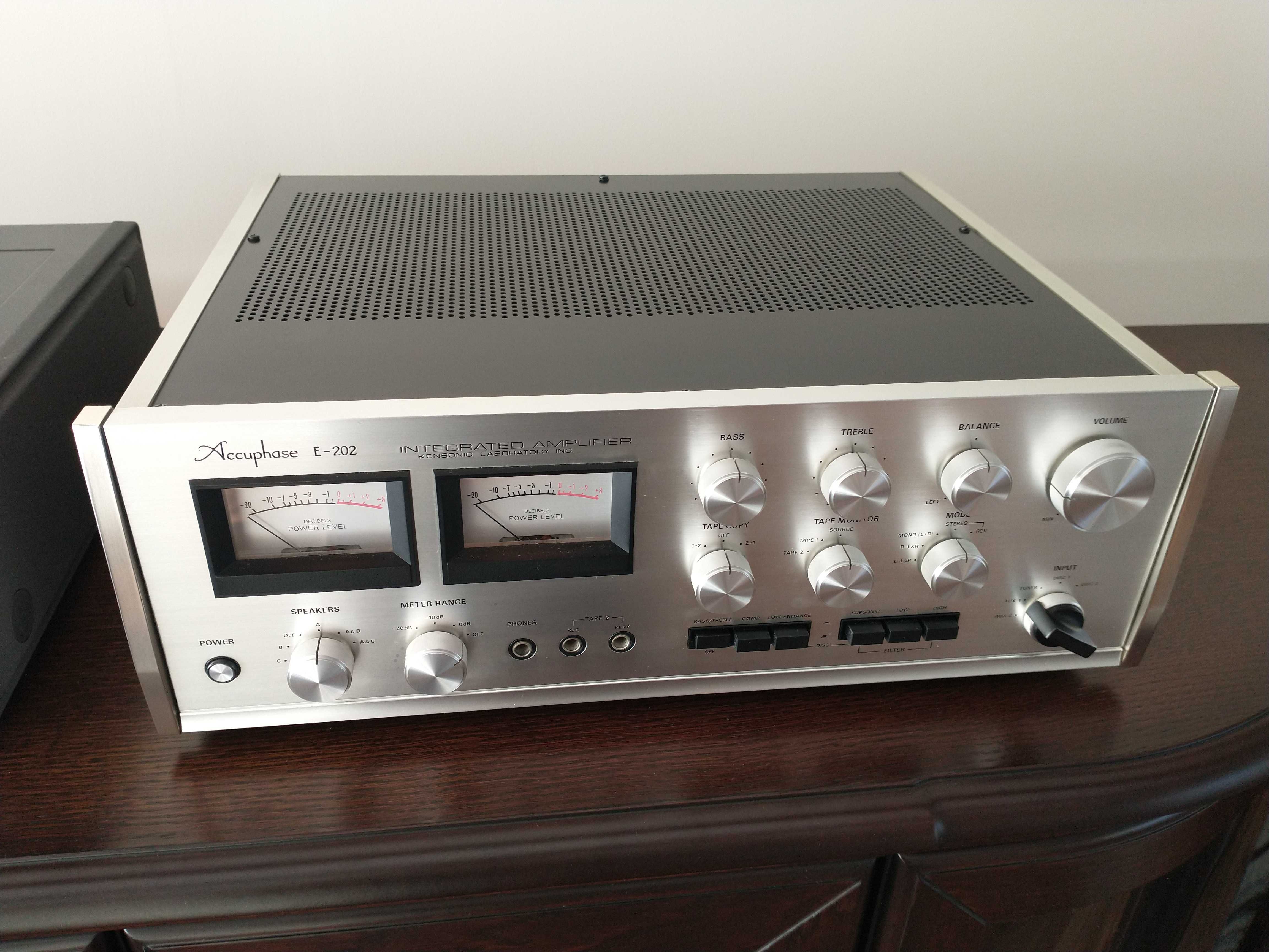 Wzmacniacz zintegrowany Accuphase E 202