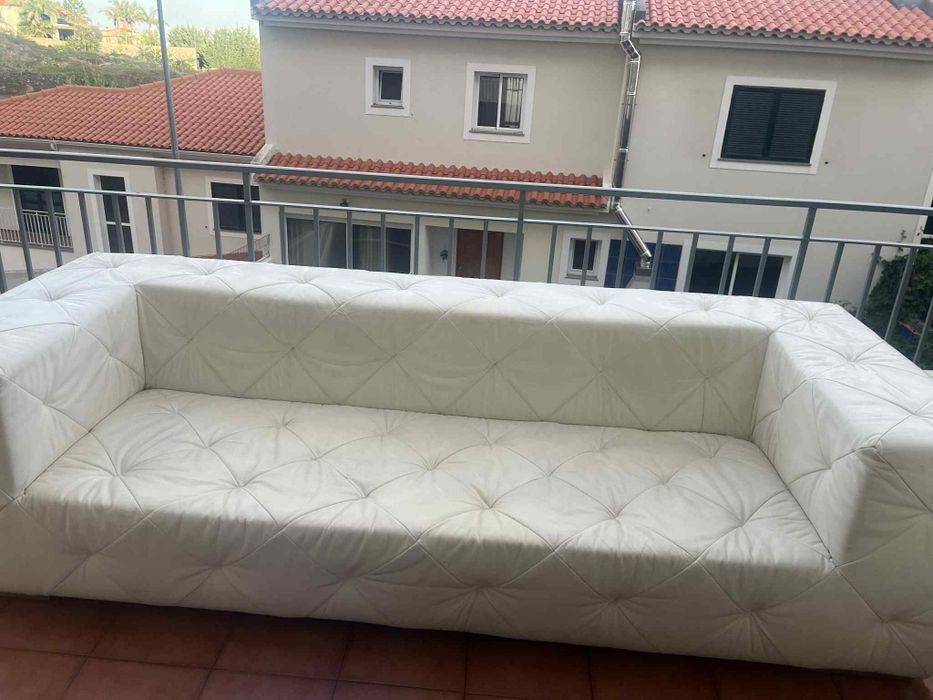 Sofá cabedal brannco.