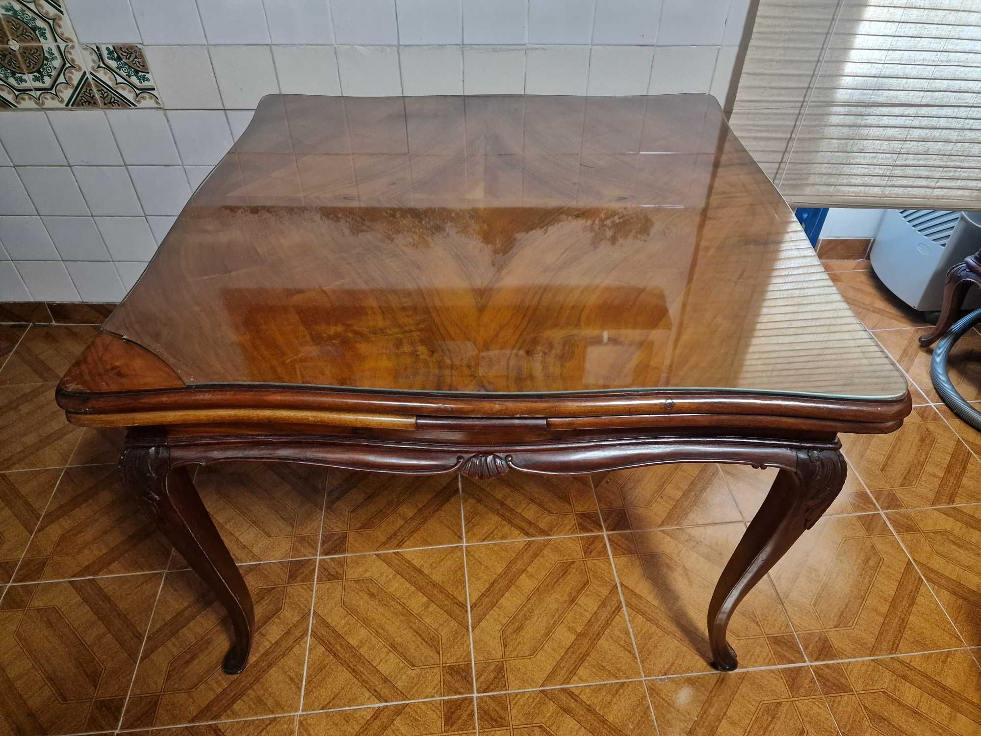 Mobilia sala jantar, 2 móveis, 1 Mesa, 6 cadeiras. (Restaurada)