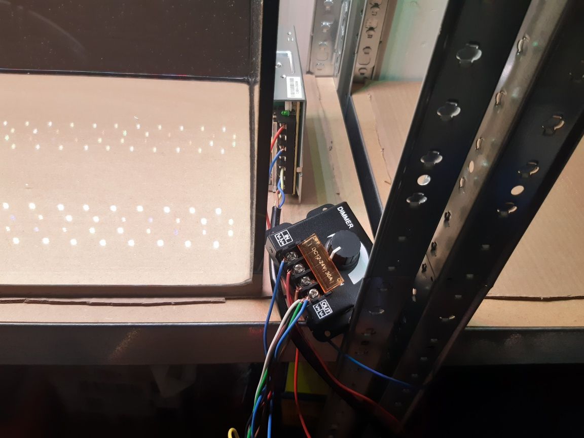 Sprzedam regulowaną lampę do akwarium power led 44W