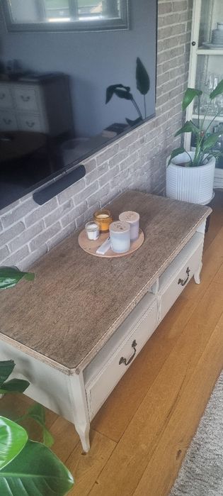 Szafka pod TV w stylu prowansalskim vintage